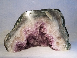 Amethyst Small Cathedral emits a Powerful, Protective and Spiritual Energy.